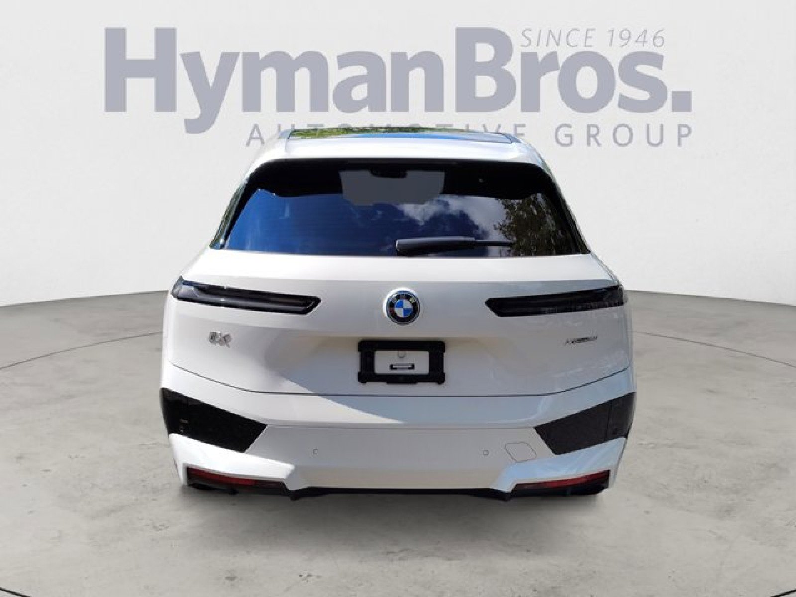 Used 2023 BMW iX xDrive50 w/ Premium Package image 4