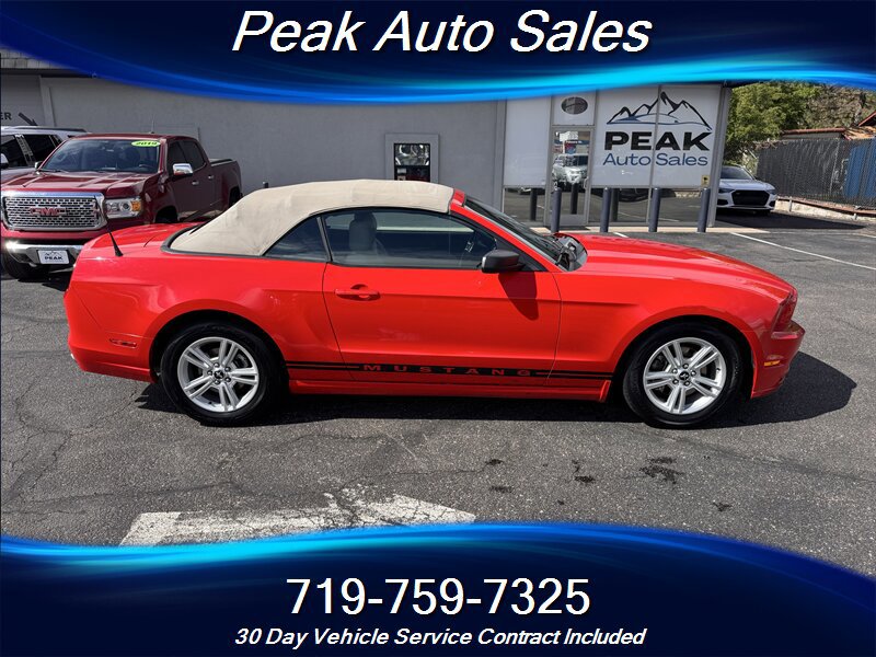 Used 2014 Ford Mustang Convertible RWD image 8