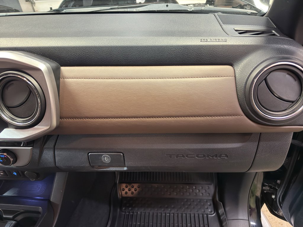 Used 2016 Toyota Tacoma Limited w/ Towing Package image 23