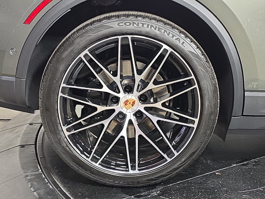 New 2026 Porsche Macan Electric RWD image 29