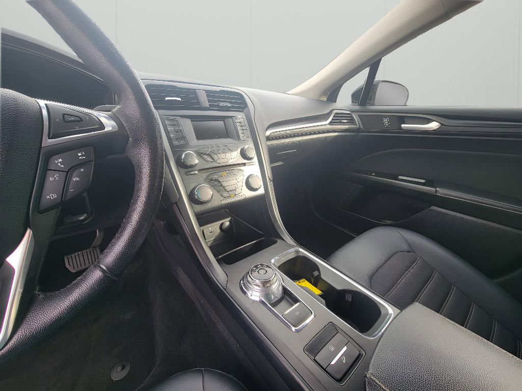 Used 2018 Ford Fusion SE w/ Equipment Group 601A image 18