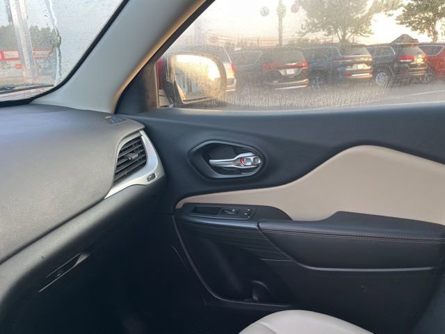 Used 2016 Jeep Cherokee Limited image 30