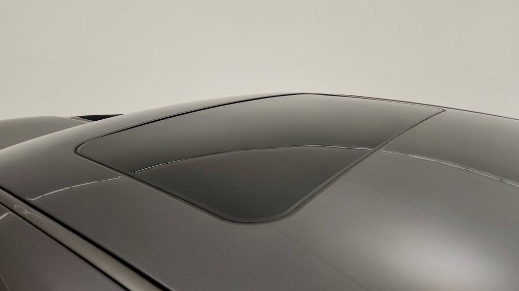 Used 2016 Dodge Challenger SRT Hellcat RWD image 10