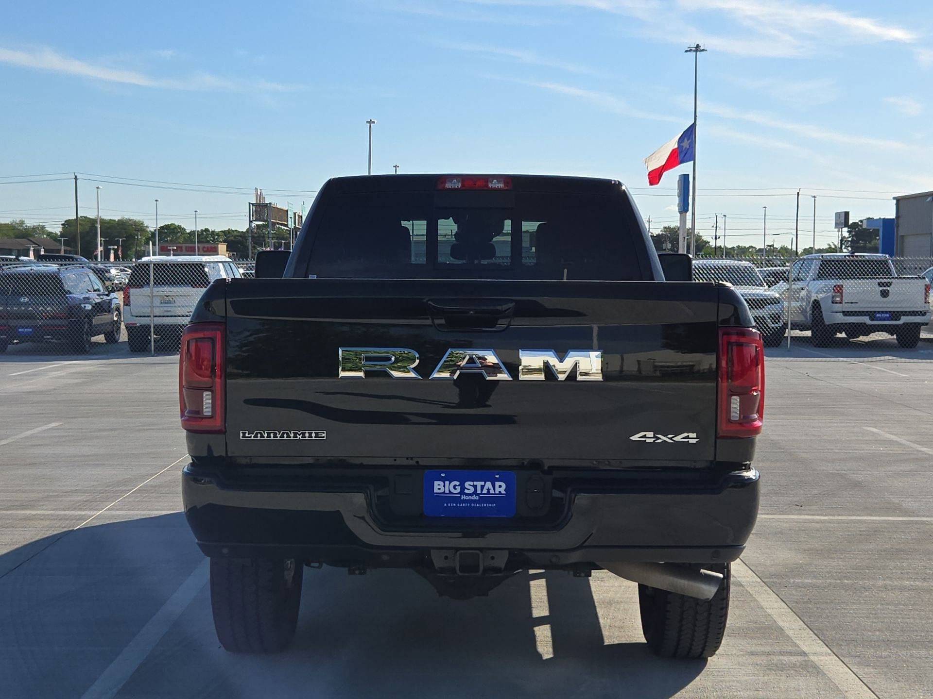 Used 2025 RAM 2500 Laramie AWD/4WD image 5
