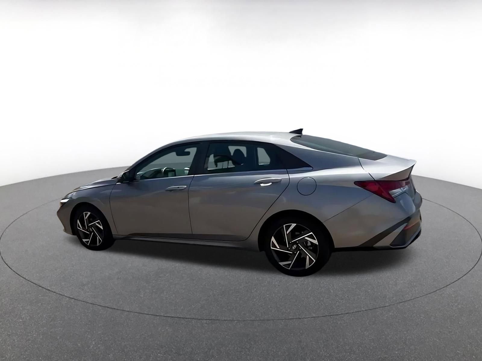 Used 2025 Hyundai Elantra SEL FWD image 10