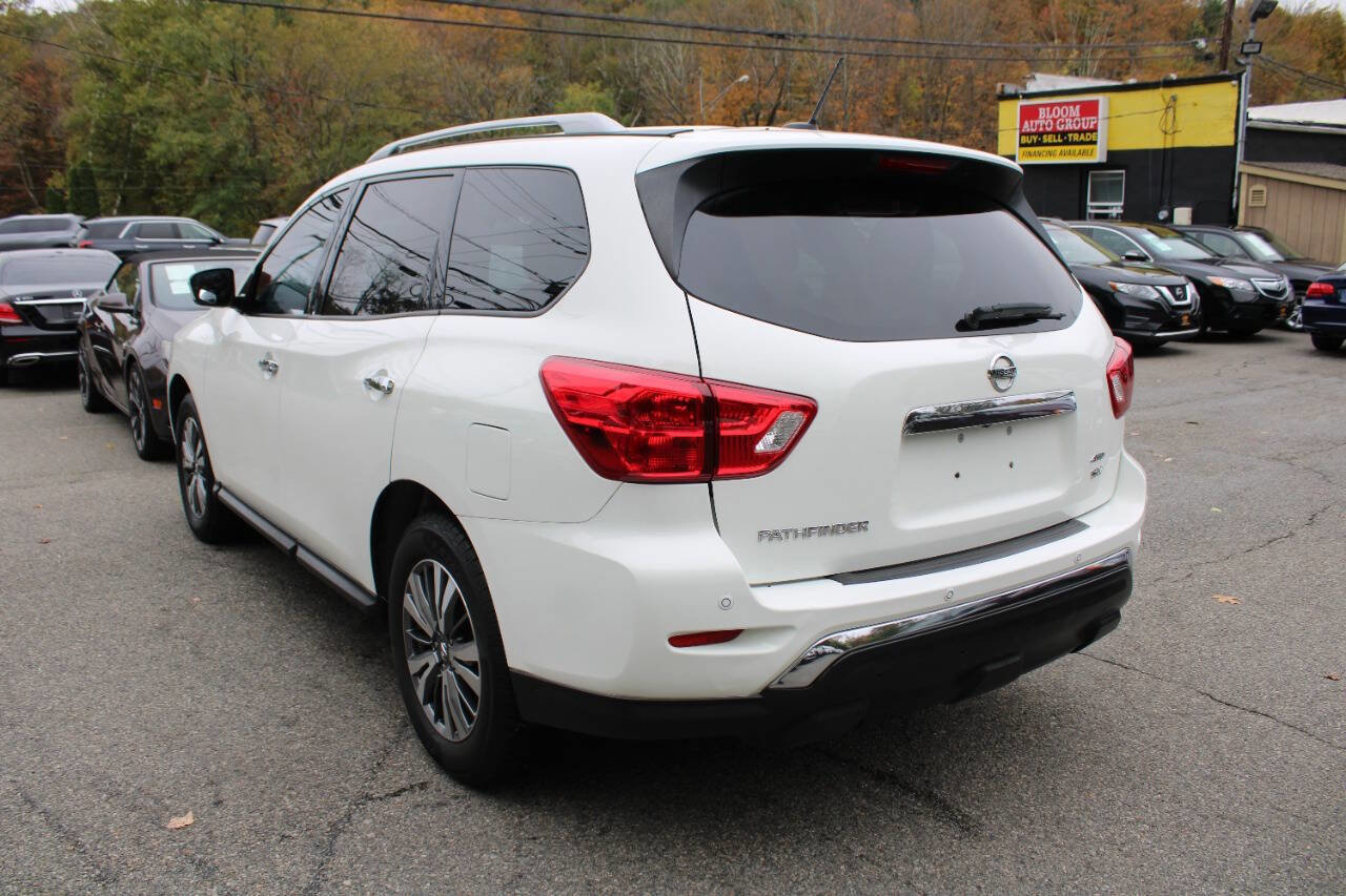 Used 2018 Nissan Pathfinder SV image 10