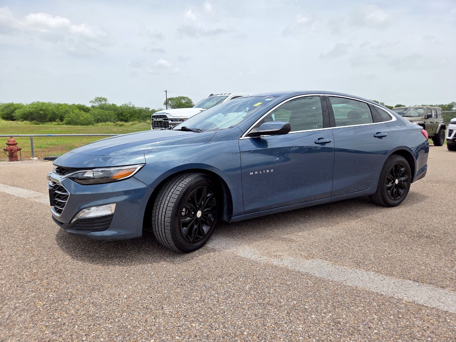 Used 2024 Chevrolet Malibu LT FWD image 3