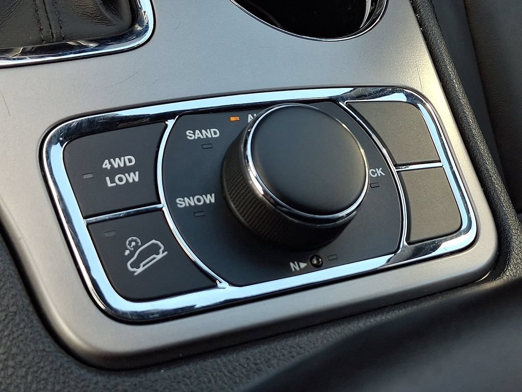 Used 2020 Jeep Grand Cherokee Limited w/ Premium Lighting Group AWD/4WD image 26