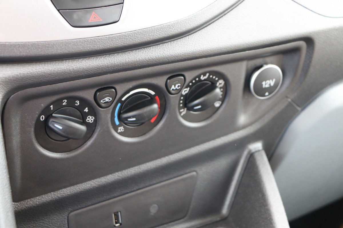 Used 2018 Ford Transit 150 XLT RWD image 21