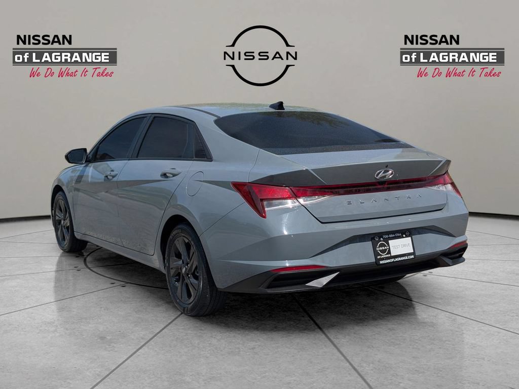 Used 2022 Hyundai Elantra SEL w/ Cargo Package FWD image 7