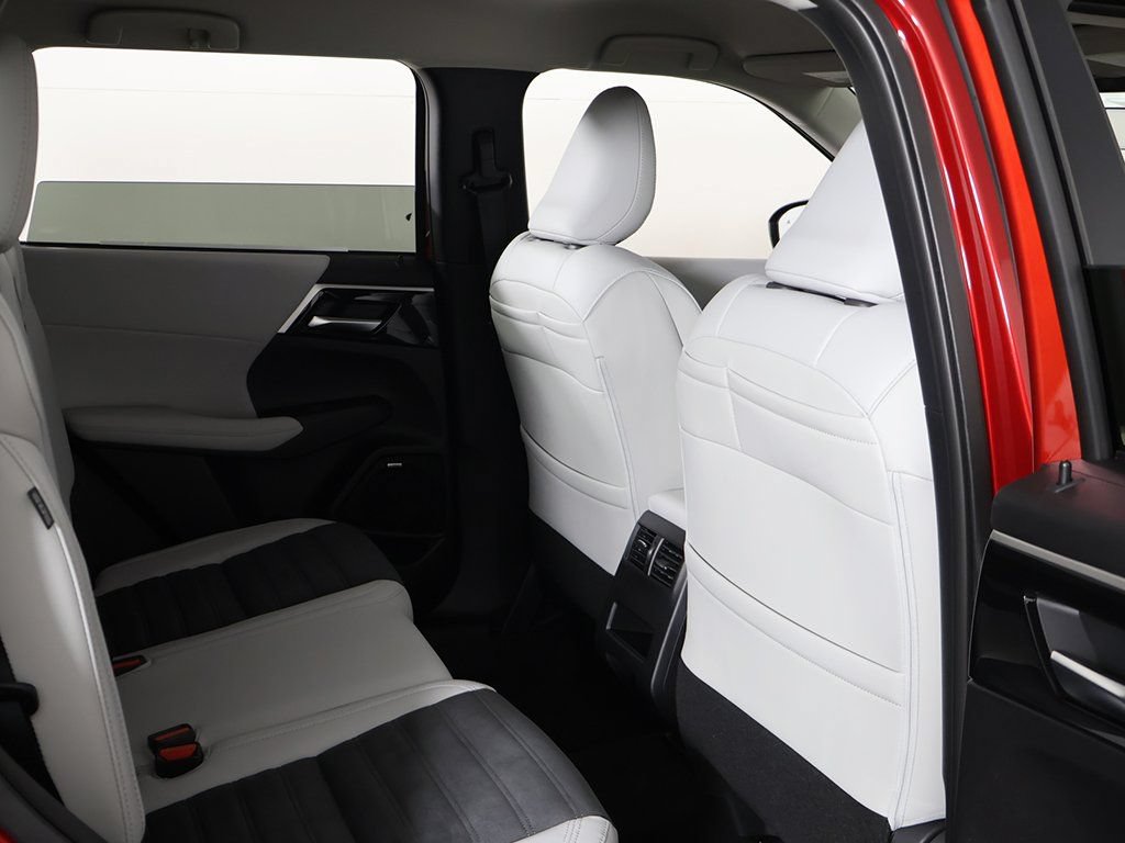 New 2025 Mitsubishi Outlander SE AWD/4WD image 30