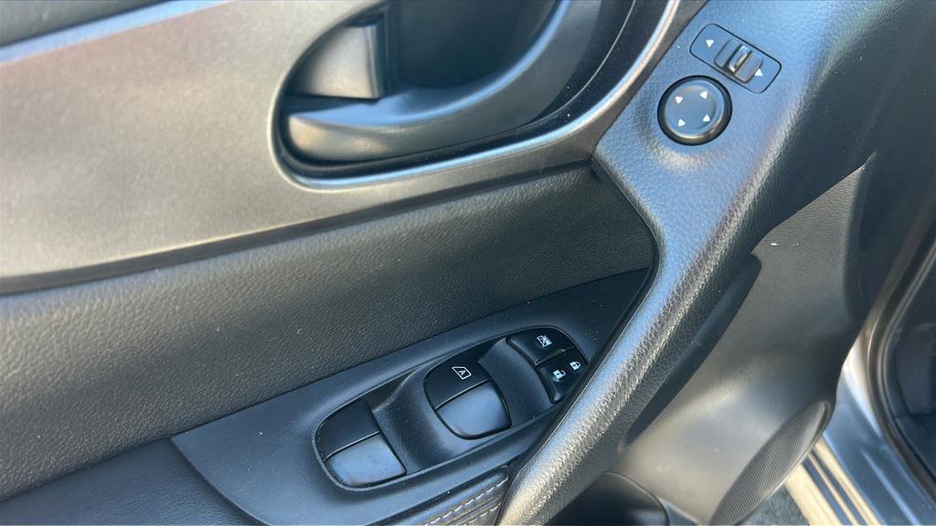 Used 2021 Nissan Rogue Sport S image 12