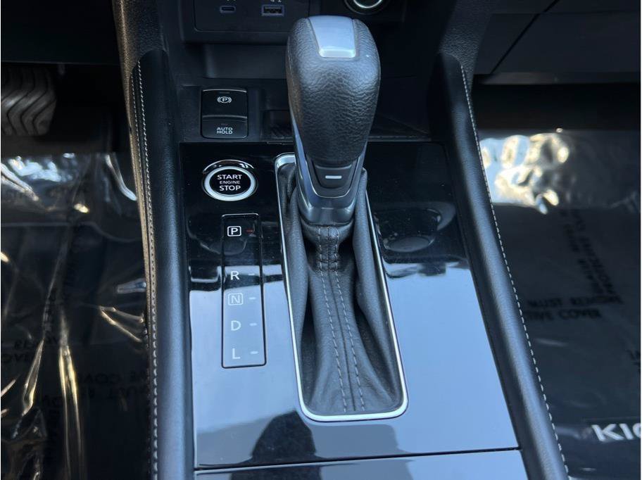 Used 2023 Nissan Kicks SR FWD image 16