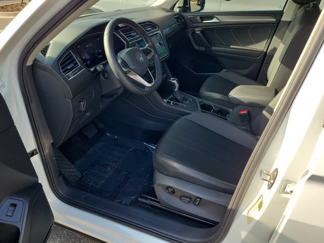 Certified 2024 Volkswagen Tiguan SE FWD image 17