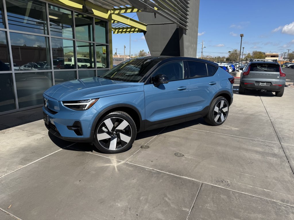 Used 2022 Volvo C40 P8 Recharge Ultimate image 1