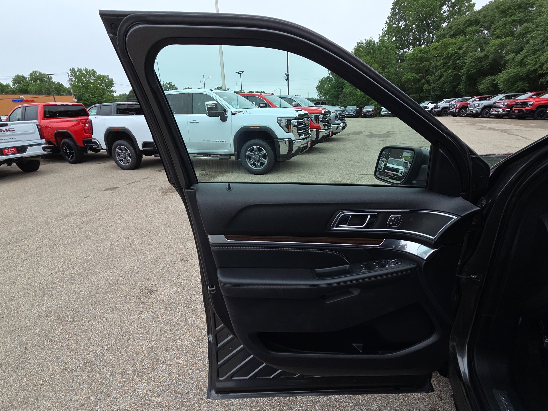 Used 2019 Ford Explorer Limited AWD/4WD image 12