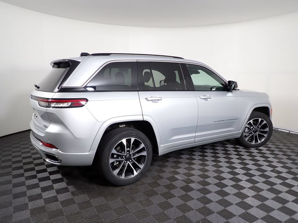 Used 2022 Jeep Grand Cherokee Overland w/ Luxury Tech Group IV AWD/4WD image 22