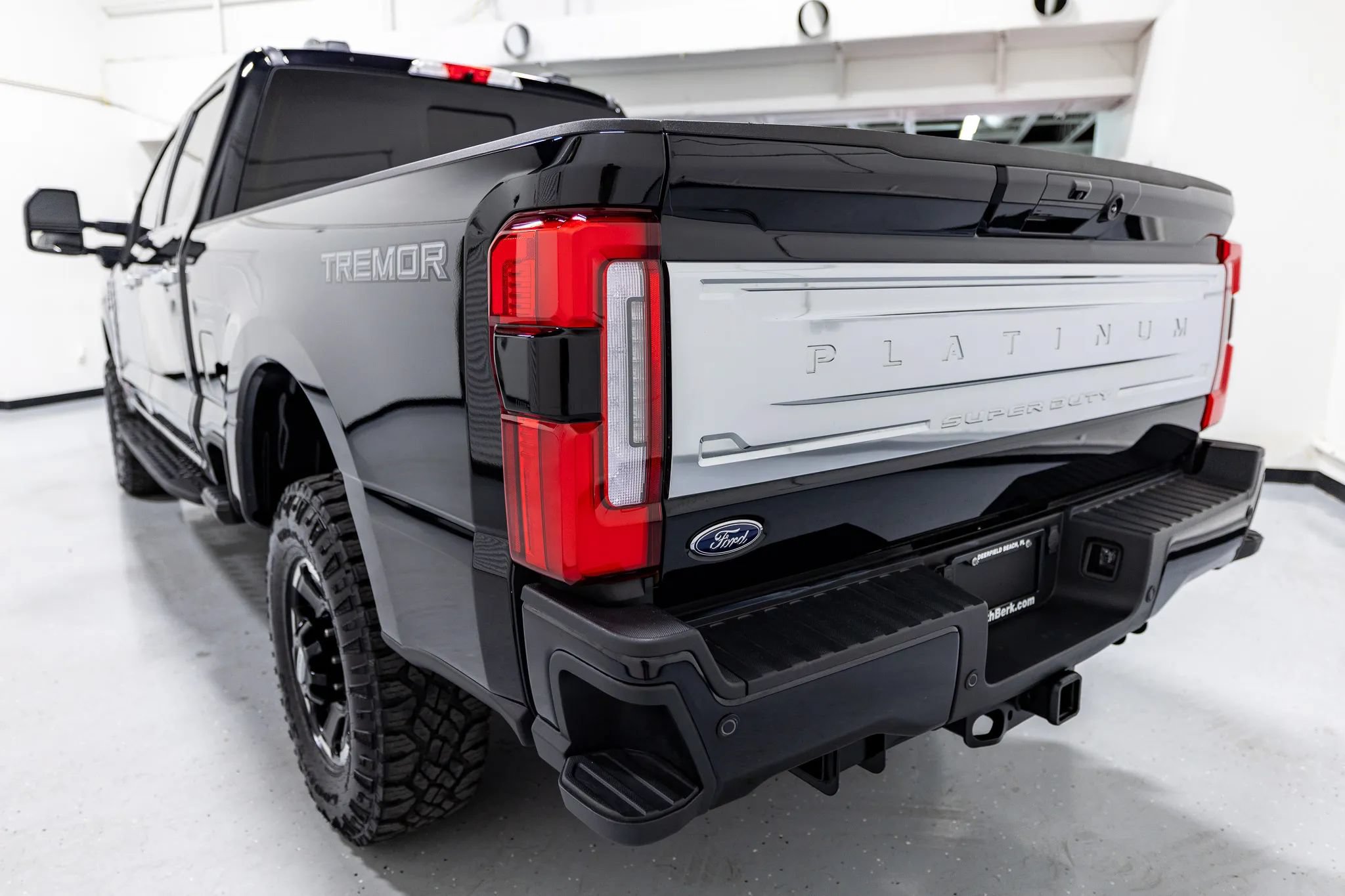 Used 2025 Ford F350 Platinum w/ Platinum Plus Package AWD/4WD image 16