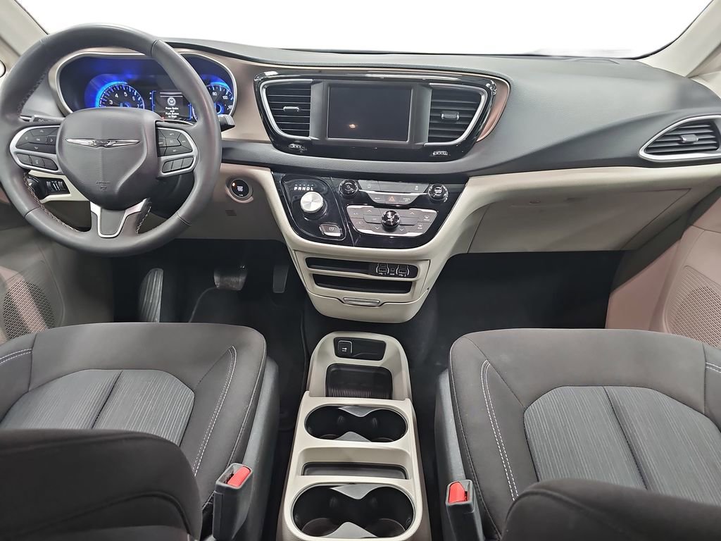 Used 2023 Chrysler Voyager LX FWD image 9