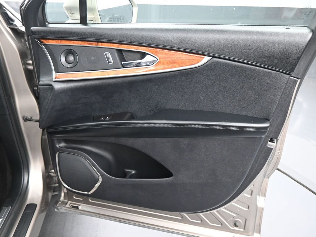 Used 2019 Lincoln Nautilus Reserve image 3