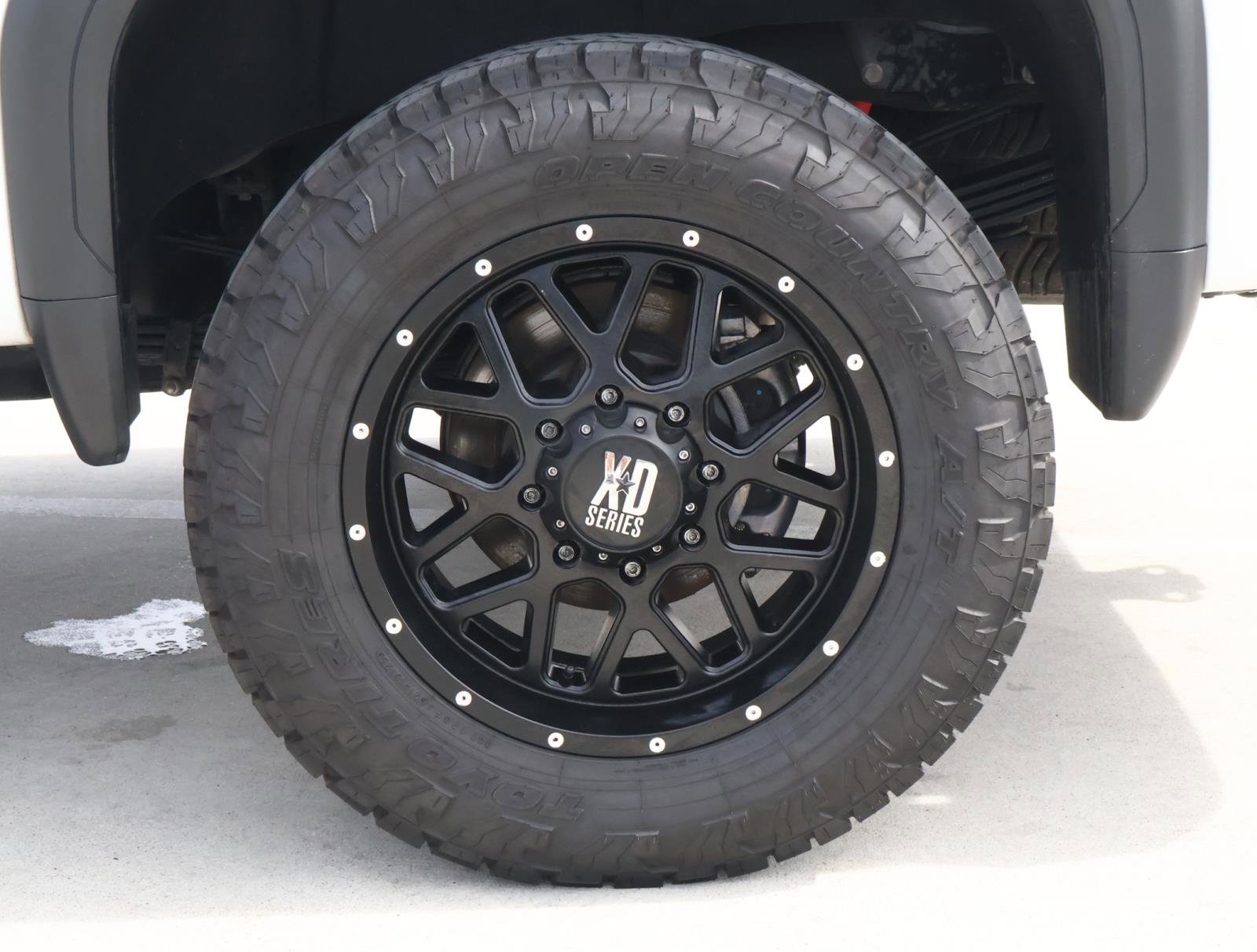 Used 2023 GMC Sierra 3500 AT4 w/ Gooseneck/5TH Wheel Package image 9