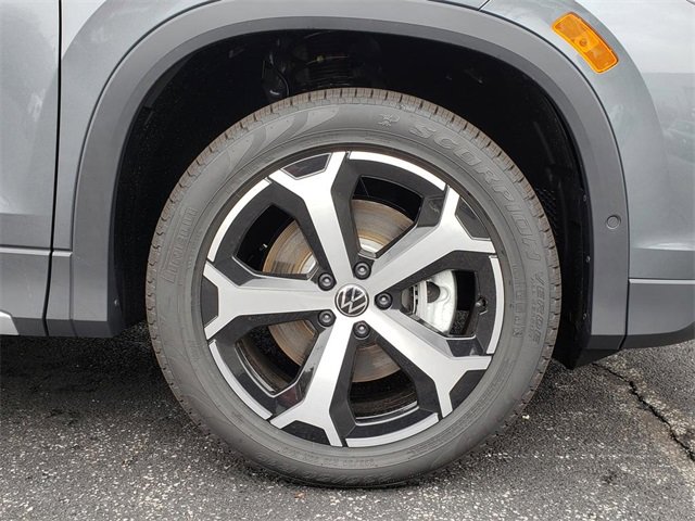 New 2025 Volkswagen Tiguan SE image 12