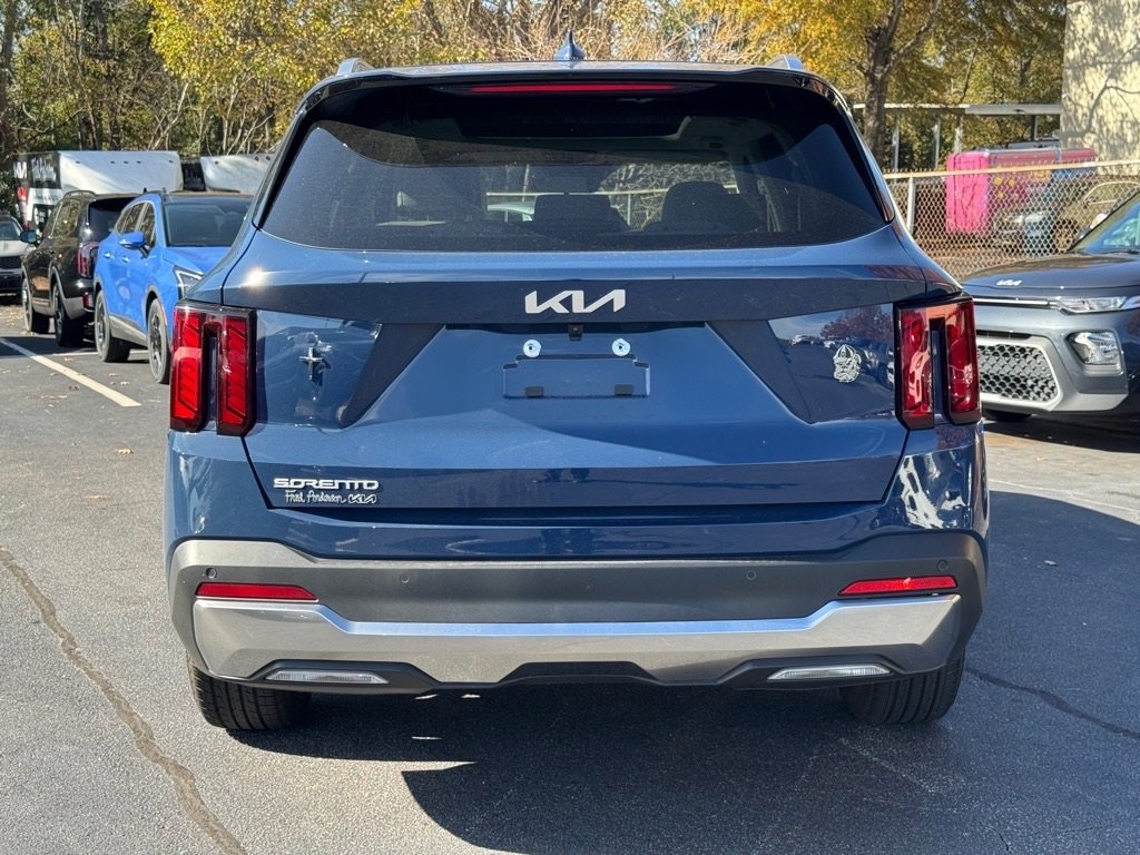 Used 2025 Kia Sorento S w/ Panoramic Sunroof Package image 4