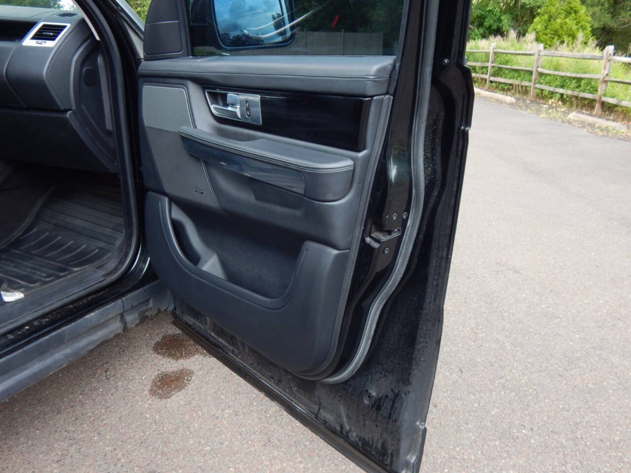 Used 2011 Land Rover Range Rover Sport HSE AWD/4WD image 20