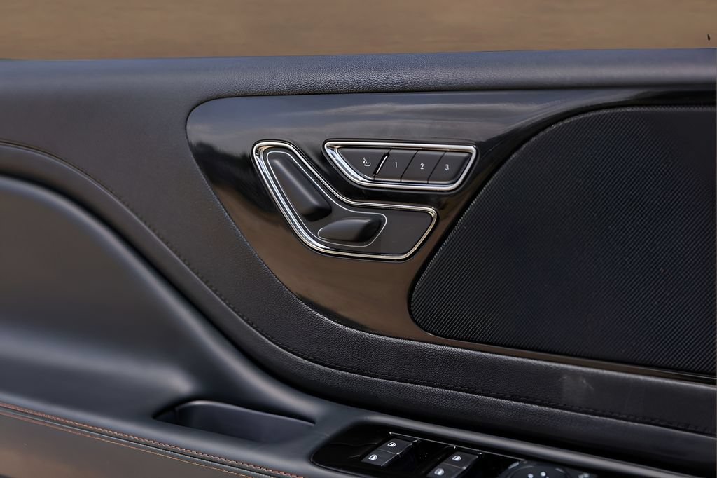 Used 2025 Lincoln Aviator 2WD image 20