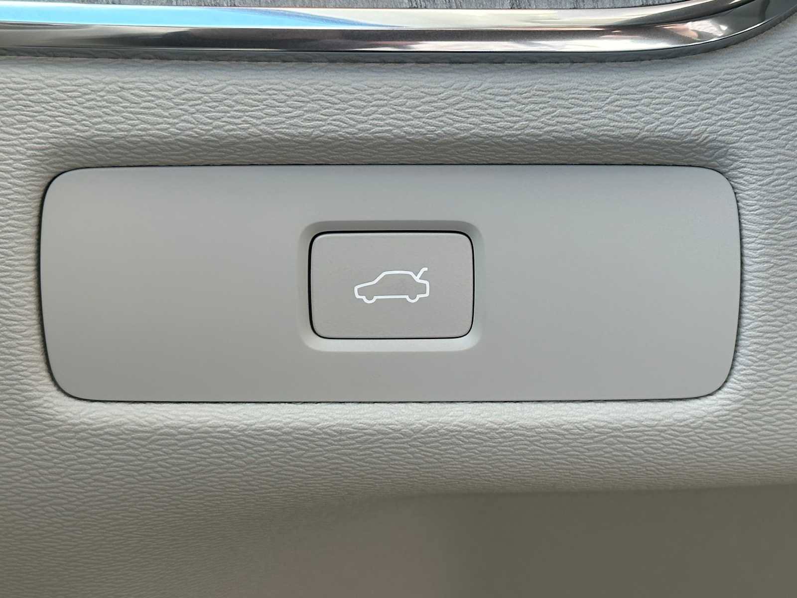 New 2025 Volvo XC60 B5 Ultra w/ Protection Package Premier image 31