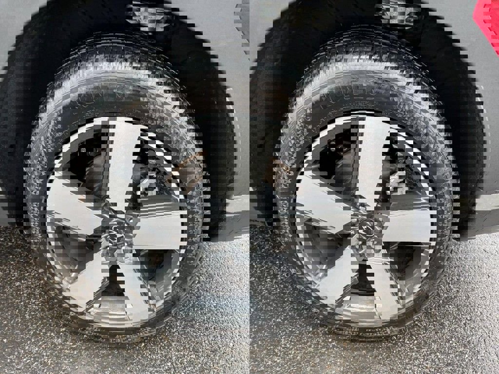 Certified 2025 Hyundai Santa Fe Limited image 7