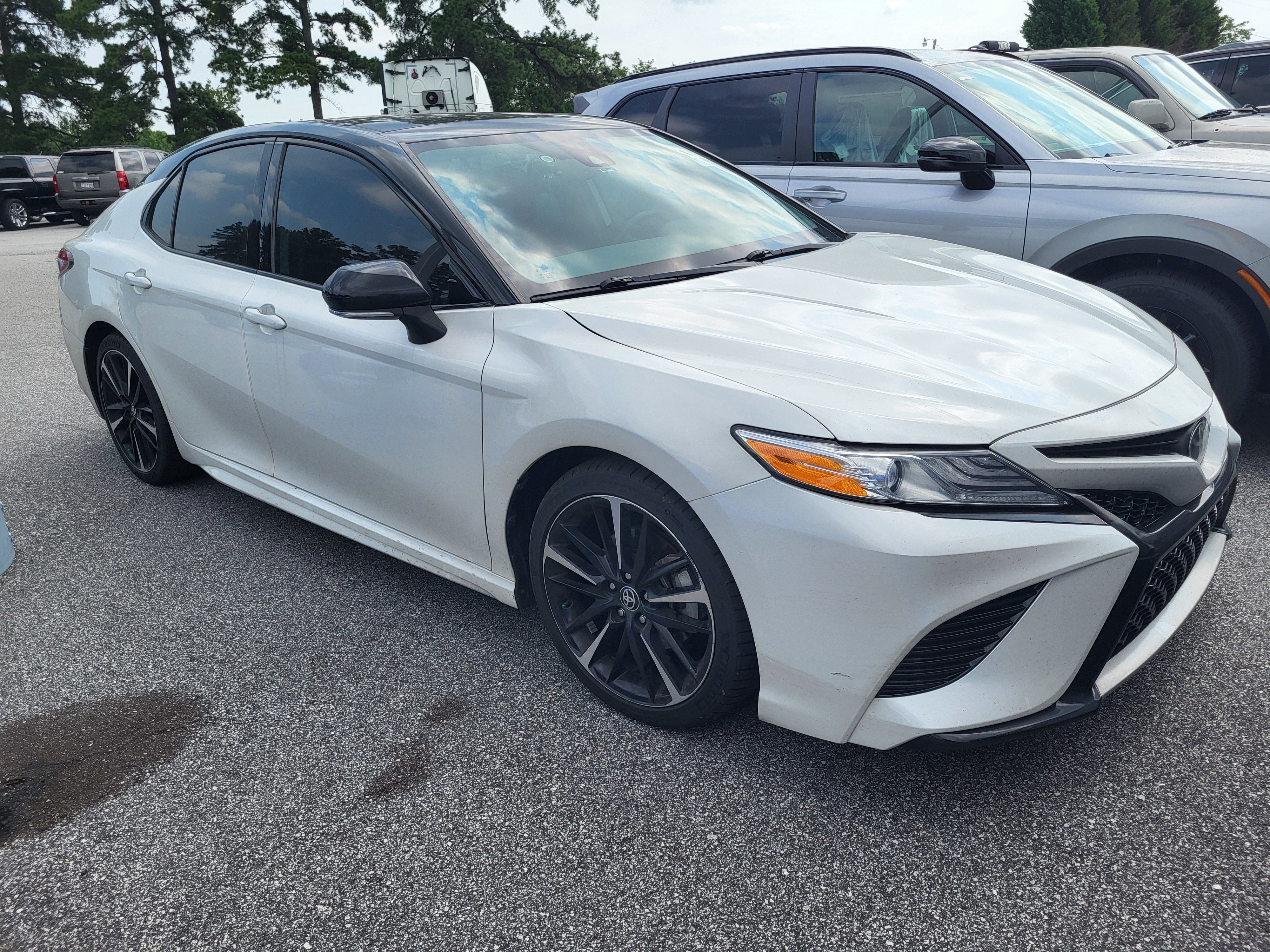 Used 2020 Toyota Camry XSE FWD image 3