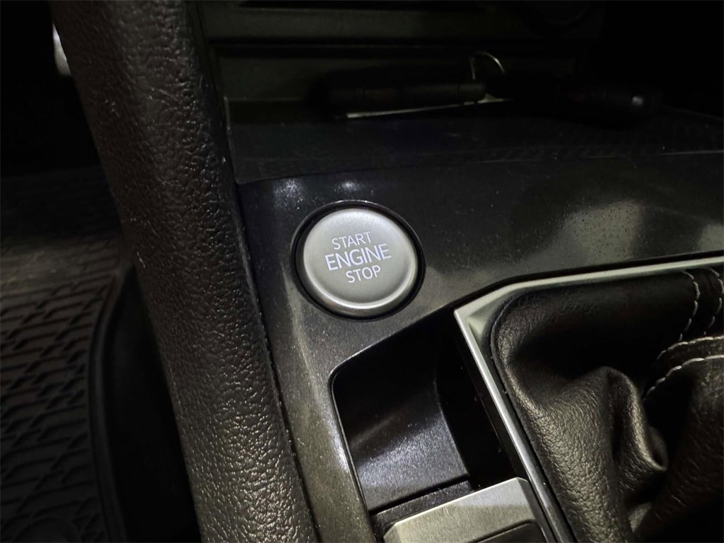 Used 2022 Volkswagen Tiguan SEL R-Line image 25