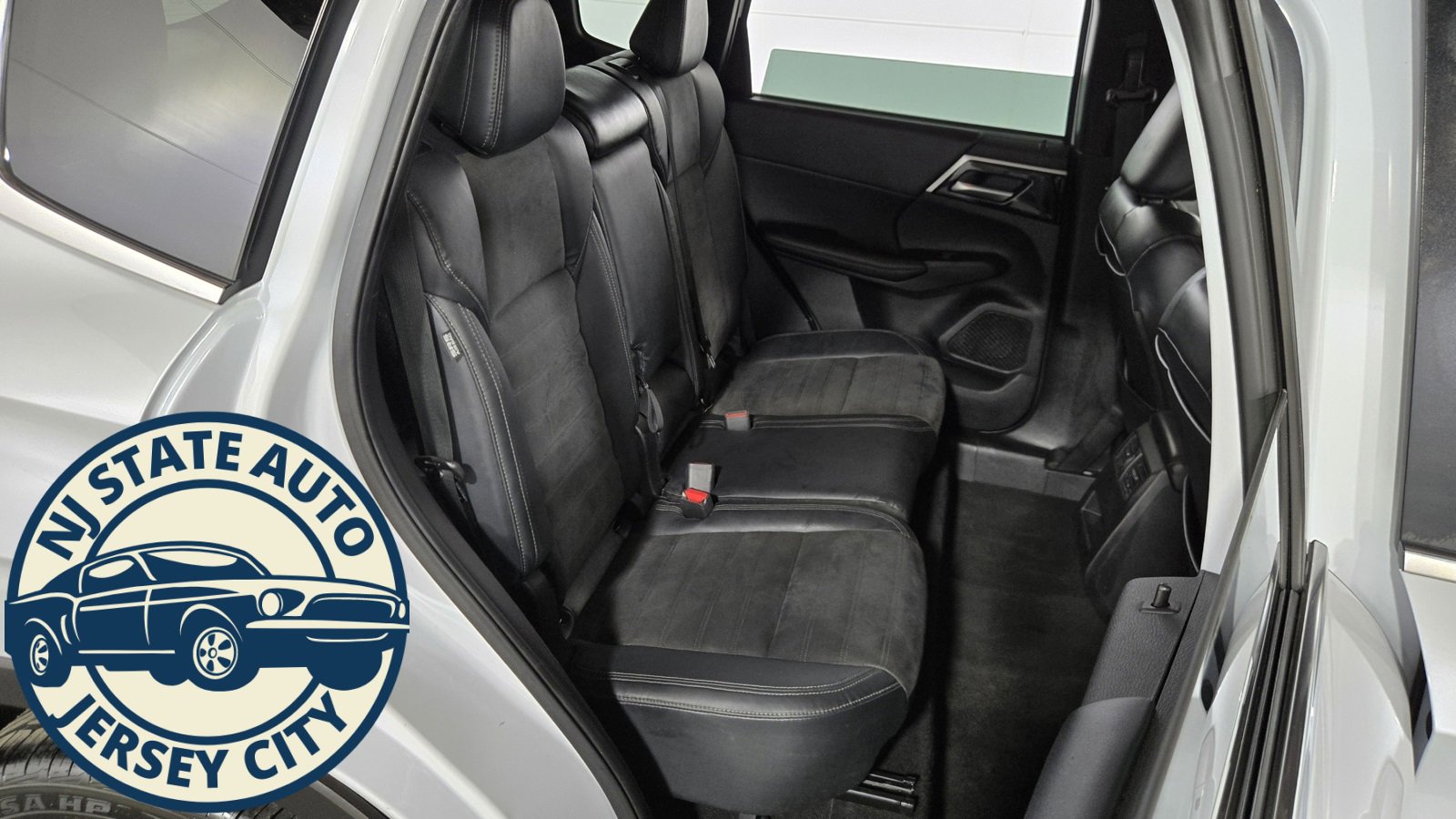 Used 2022 Mitsubishi Outlander SE image 33