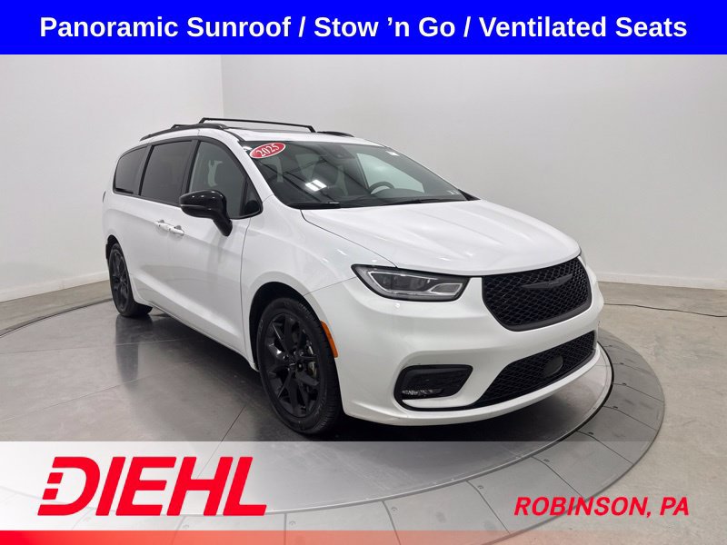 Used 2025 Chrysler Pacifica Limited