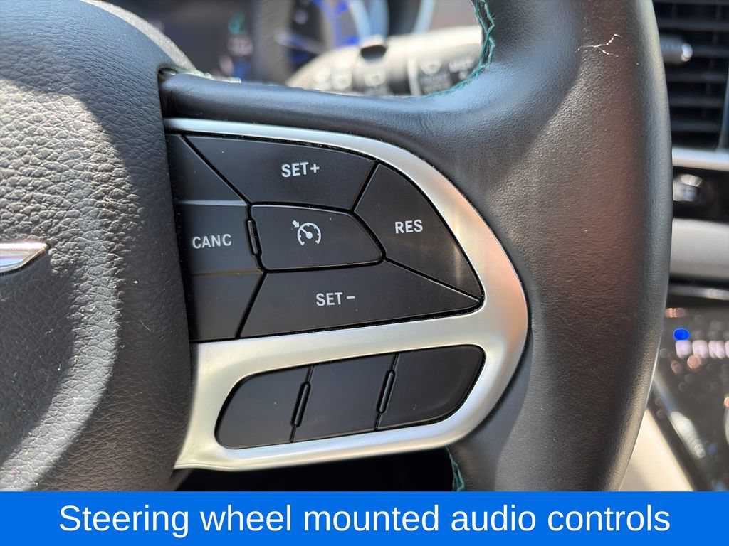 Used 2018 Chrysler Pacifica Touring-L FWD image 14