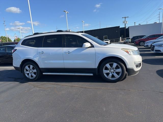 Used 2016 Chevrolet Traverse LT w/ Style and Technology Package FWD image 3
