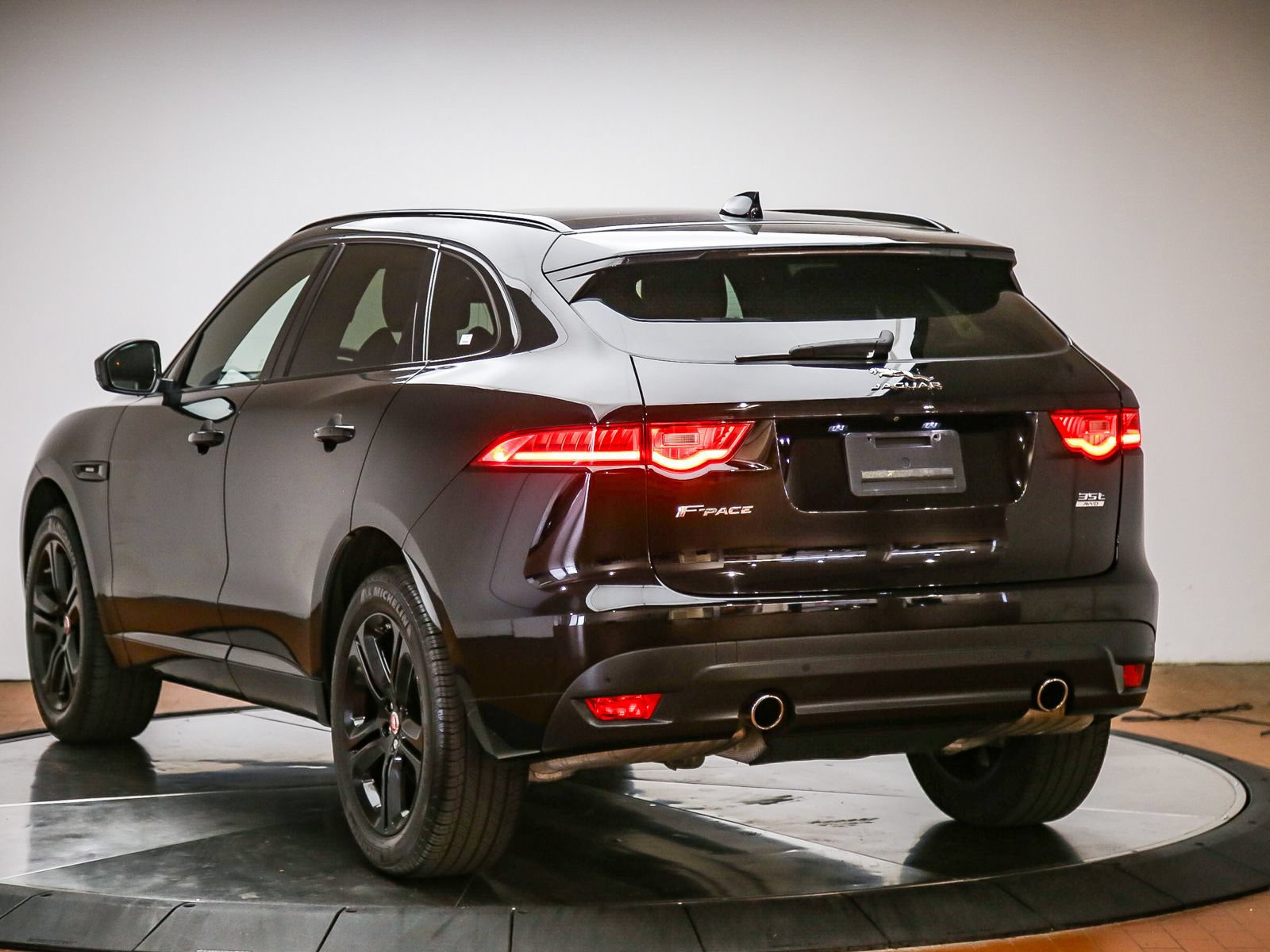 Used 2018 Jaguar F-PACE R-Sport AWD/4WD image 2