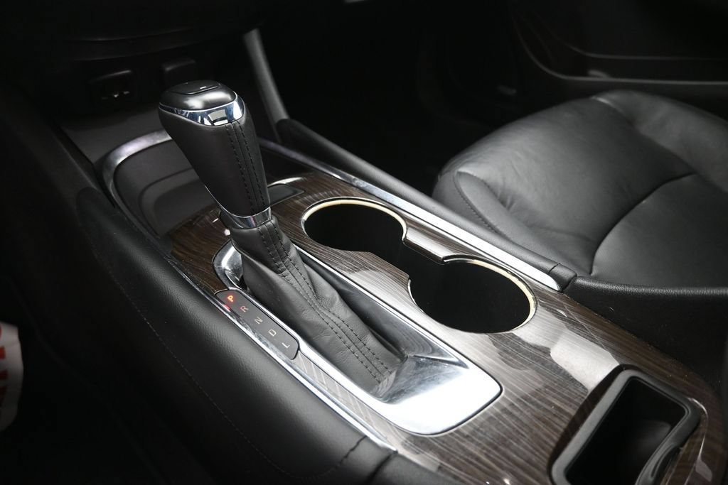 Used 2016 Chevrolet Malibu Premier FWD image 28