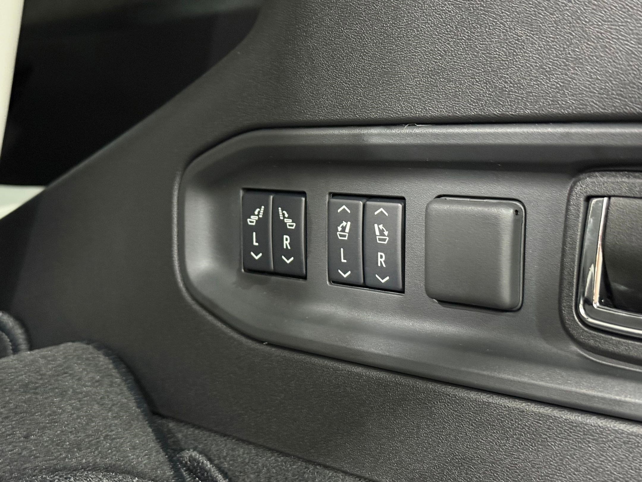 New 2026 Cadillac Vistiq Sport image 46