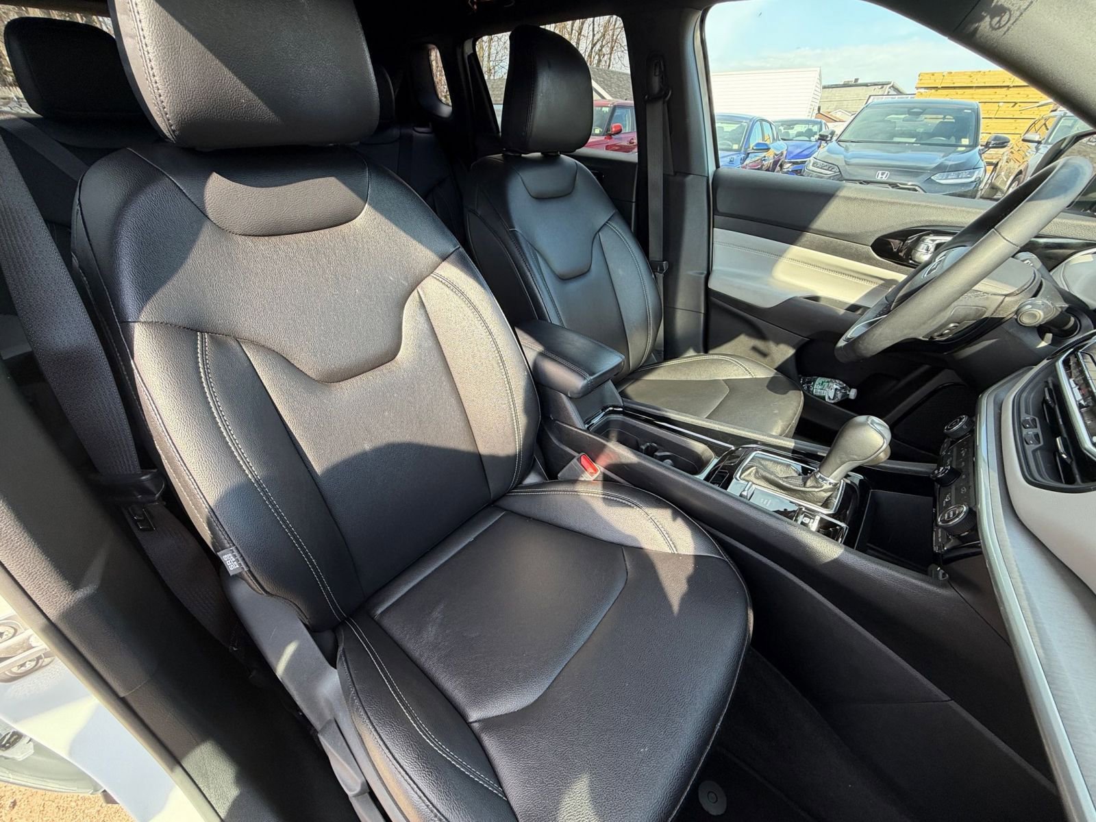 Used 2025 Jeep Compass Limited image 37