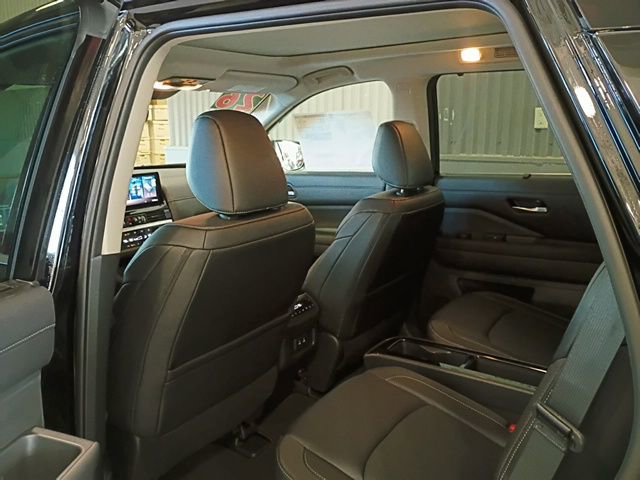 New 2026 Nissan Pathfinder SL image 9
