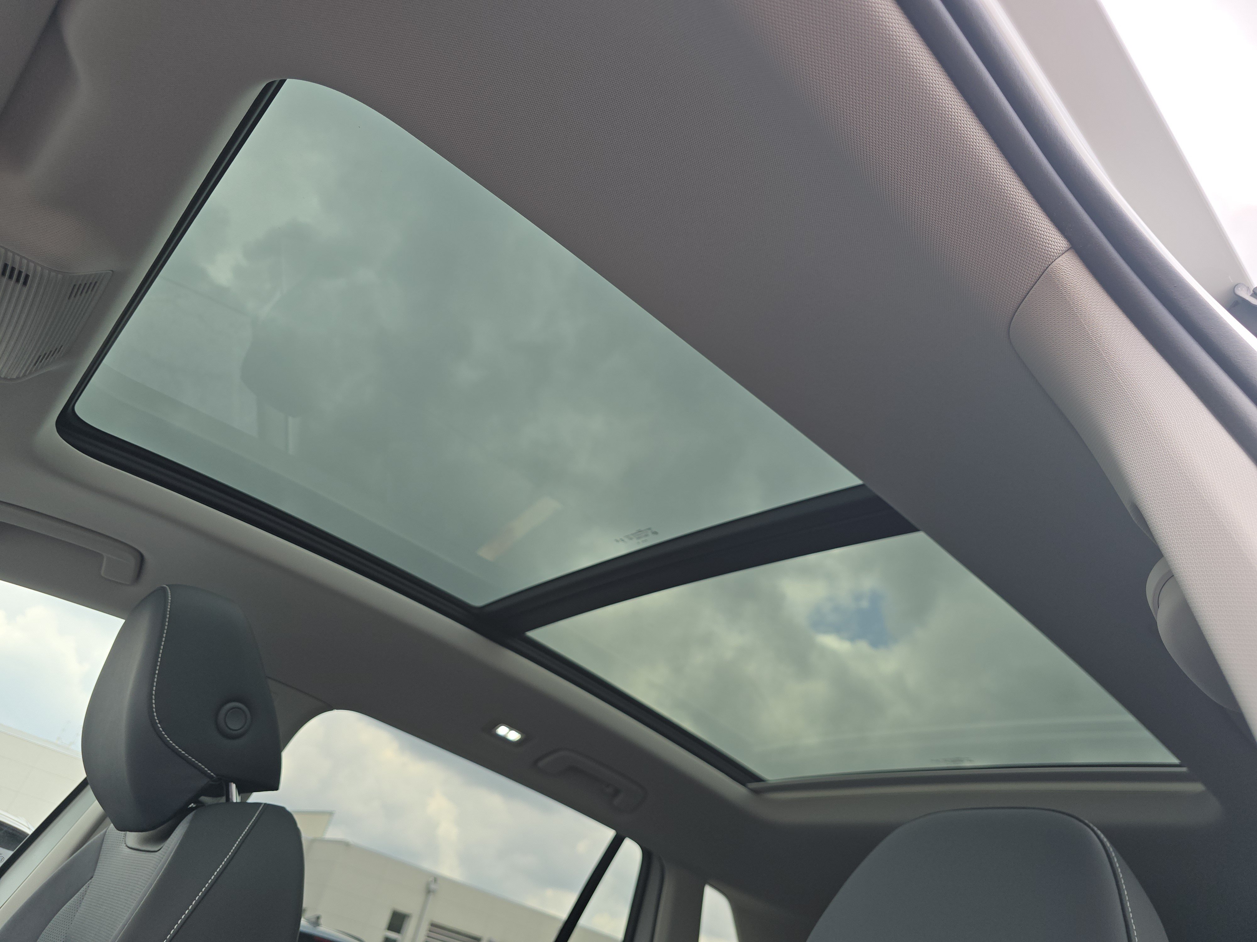 New 2026 Volkswagen Tiguan SE AWD/4WD image 9