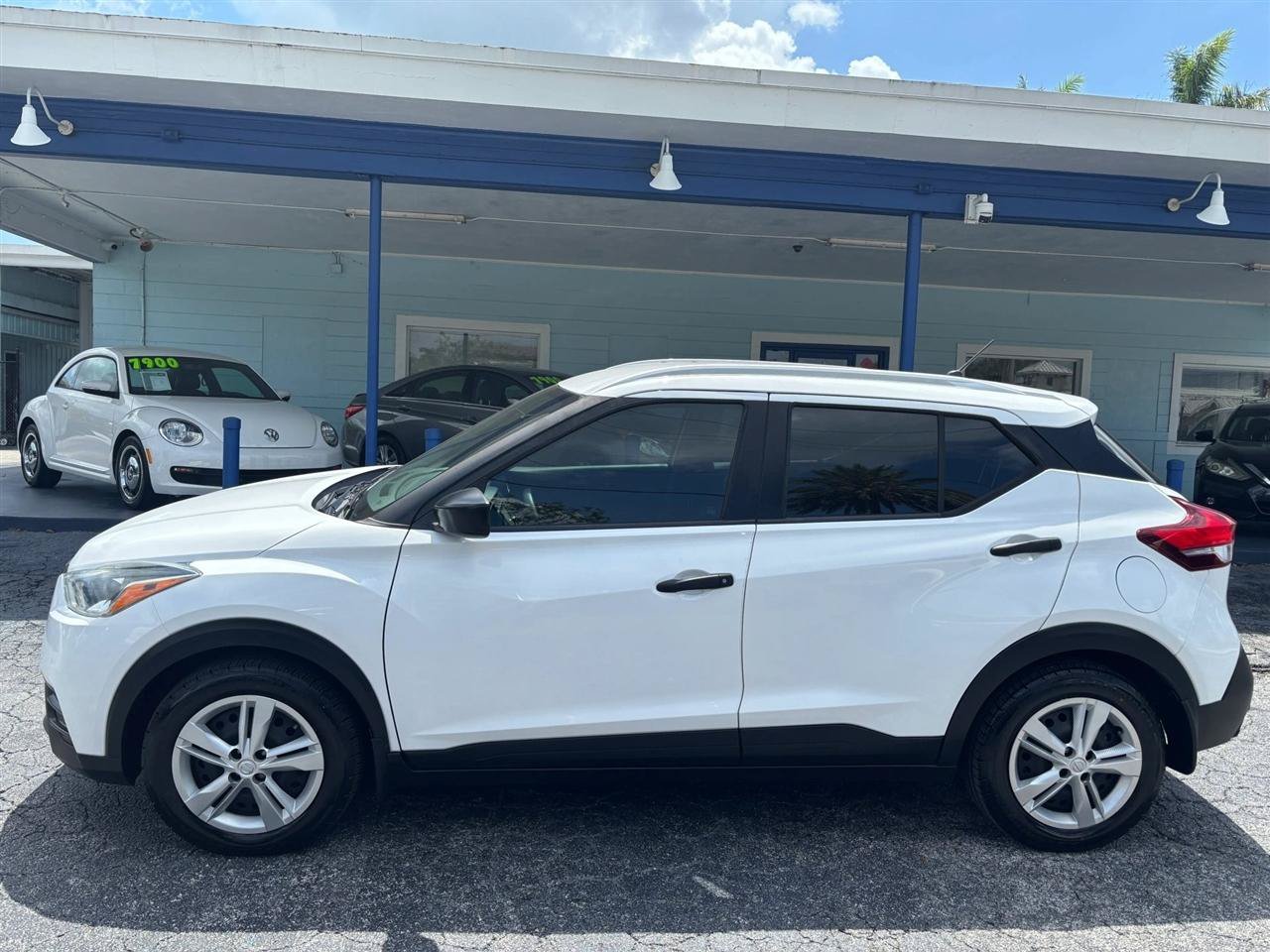 Used 2019 Nissan Kicks S FWD image 2