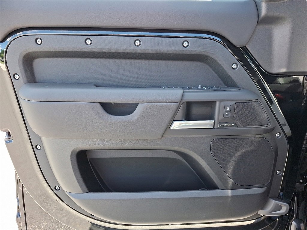 New 2025 Land Rover Defender 110 S image 9