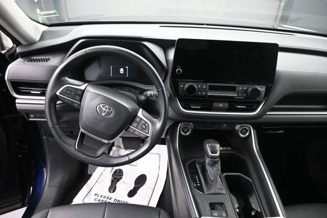 Used 2025 Toyota Grand Highlander AWD image 23
