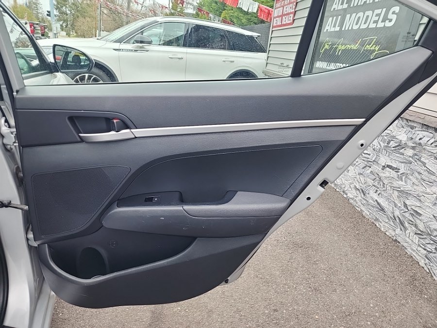 Used 2019 Hyundai Elantra SE w/ Cargo Package FWD image 38