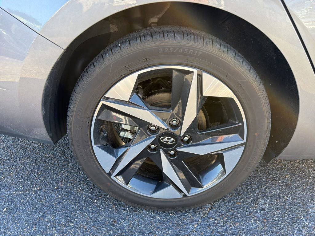 Used 2023 Hyundai Elantra SEL w/ Convenience Package image 11