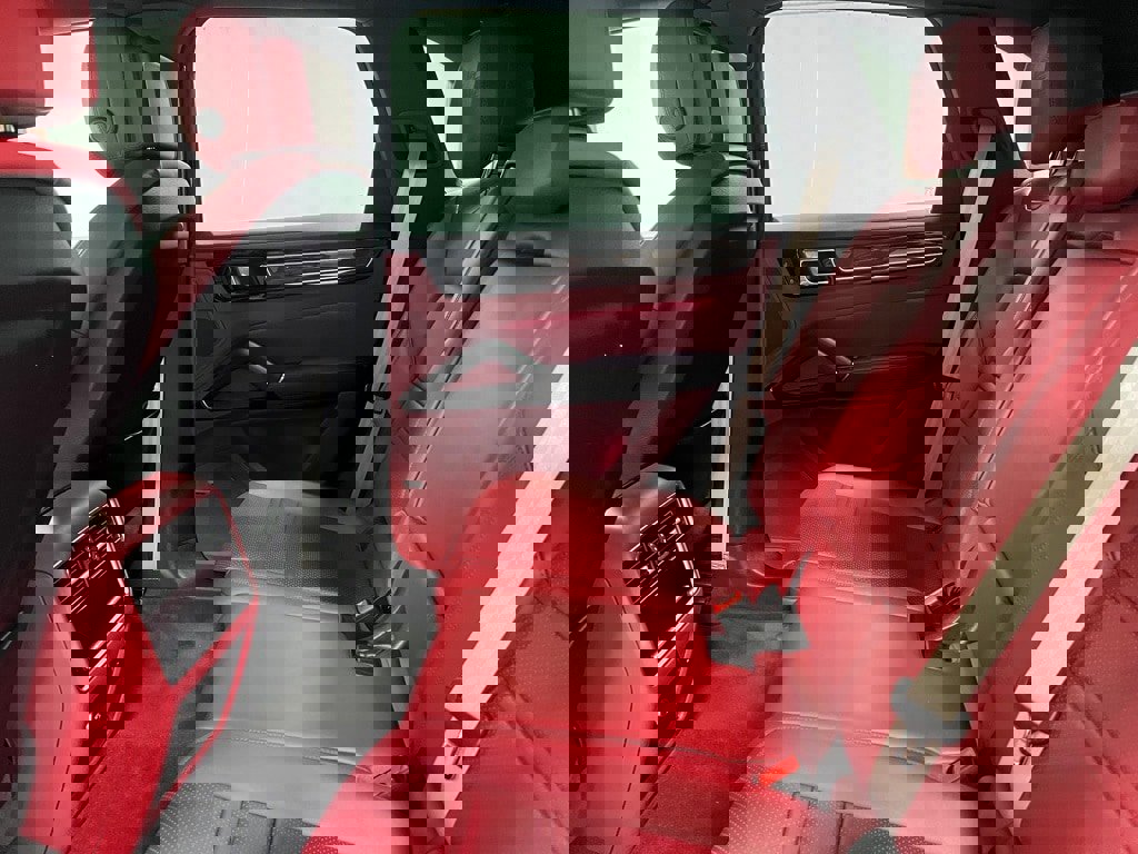 Used 2022 Porsche Cayenne S image 25