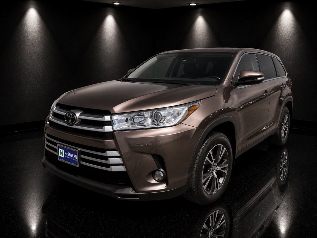 Used 2019 Toyota Highlander Plus AWD/4WD video 1